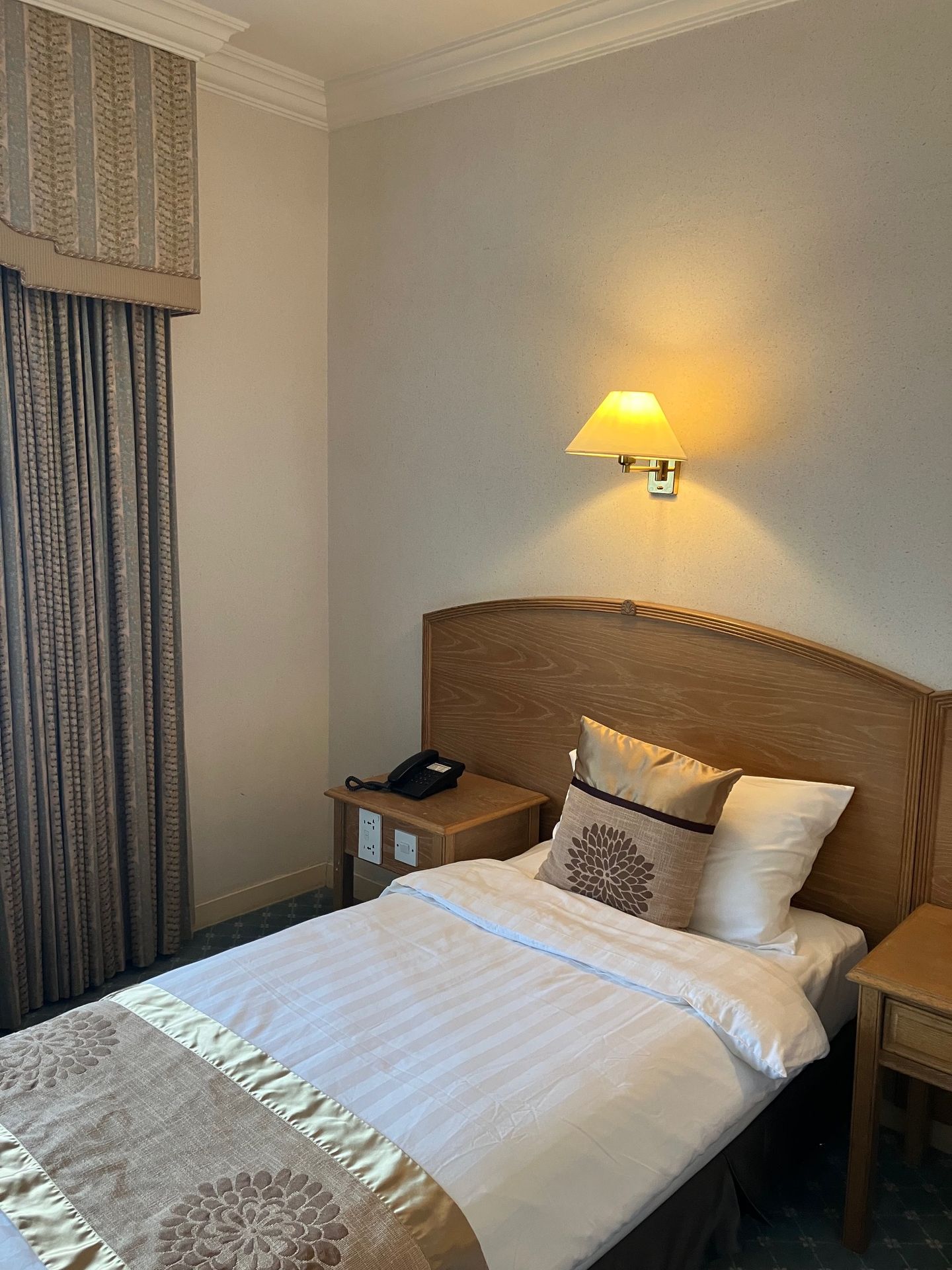 Deluxe Twin twin beds